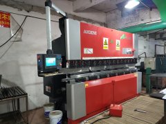 30多吨钣金折弯机